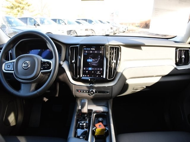 2025 Volvo XC60 B5 Plus