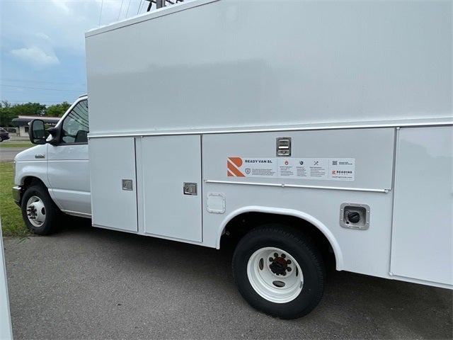 2024 Ford E-350SD Base Cutaway