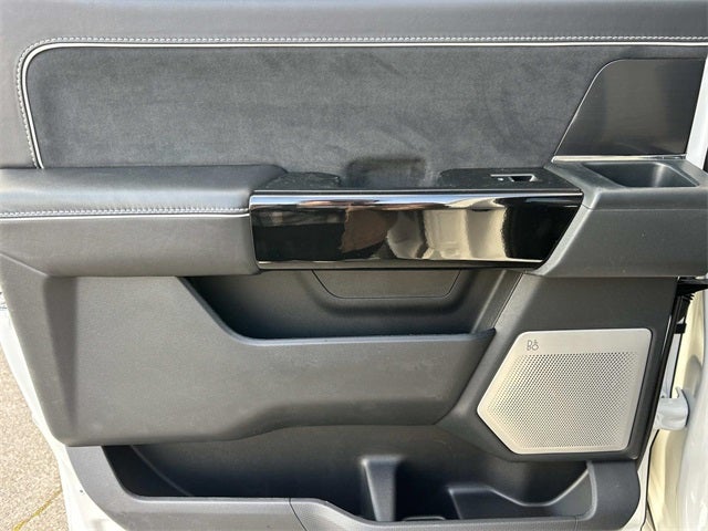 2025 Ford F-150 Lightning Platinum