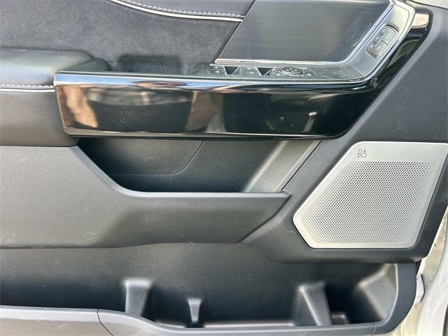 2025 Ford F-150 Lightning Platinum