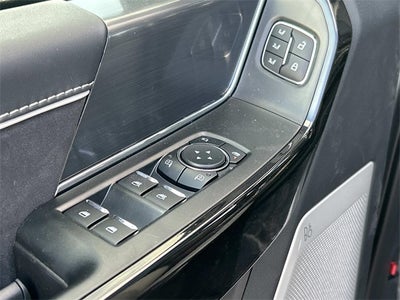 2025 Ford F-150 Lightning Platinum