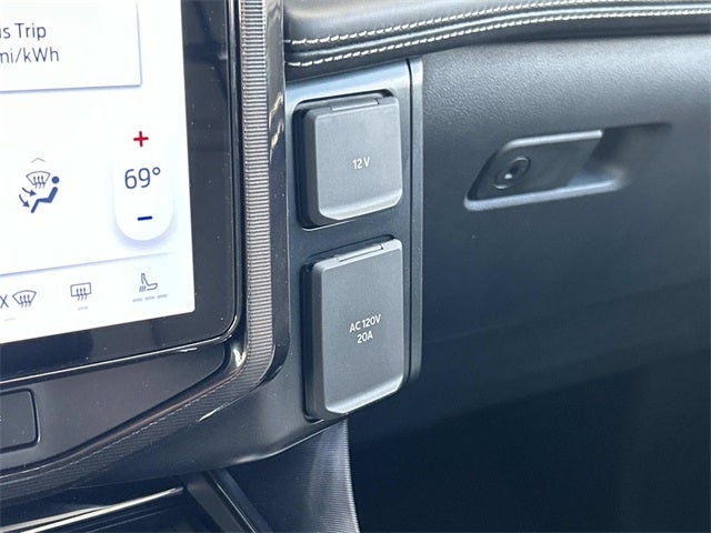 2025 Ford F-150 Lightning Platinum