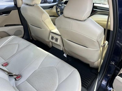 2022 Toyota Camry Hybrid XLE