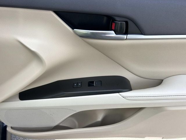 2022 Toyota Camry Hybrid XLE